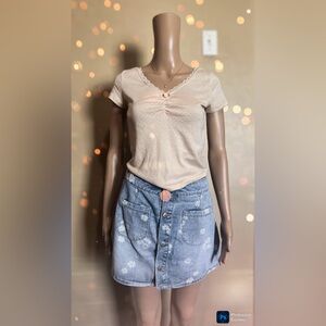 No Boundaries Women's Baby V-Neckline Tee